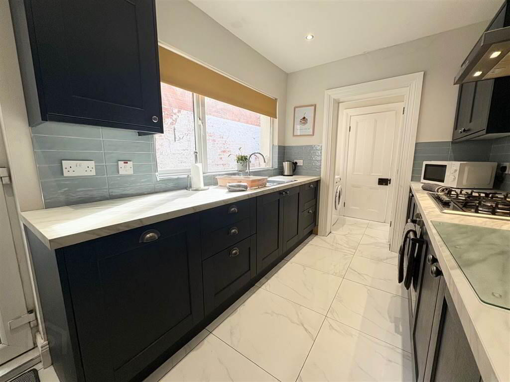 263 Ravenhill Avenue 14 of 33