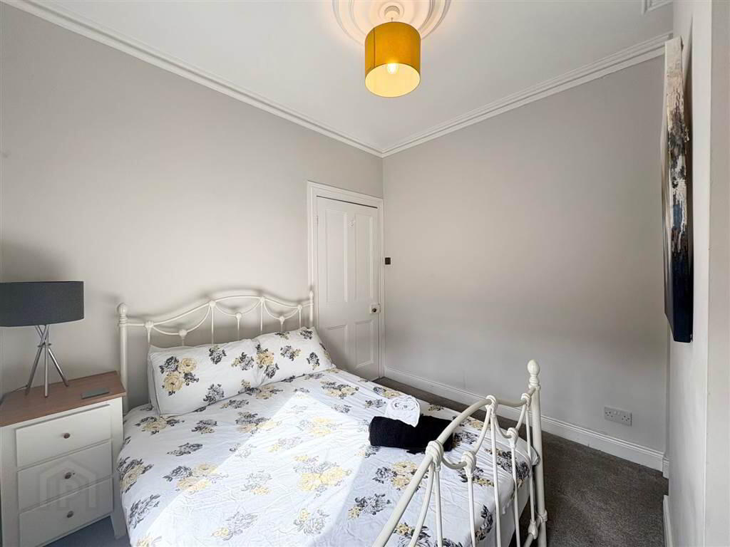 263 Ravenhill Avenue 22 of 33