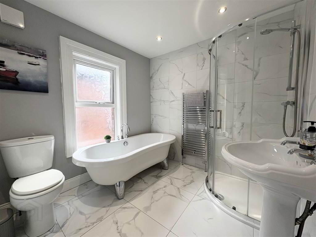 263 Ravenhill Avenue 23 of 33