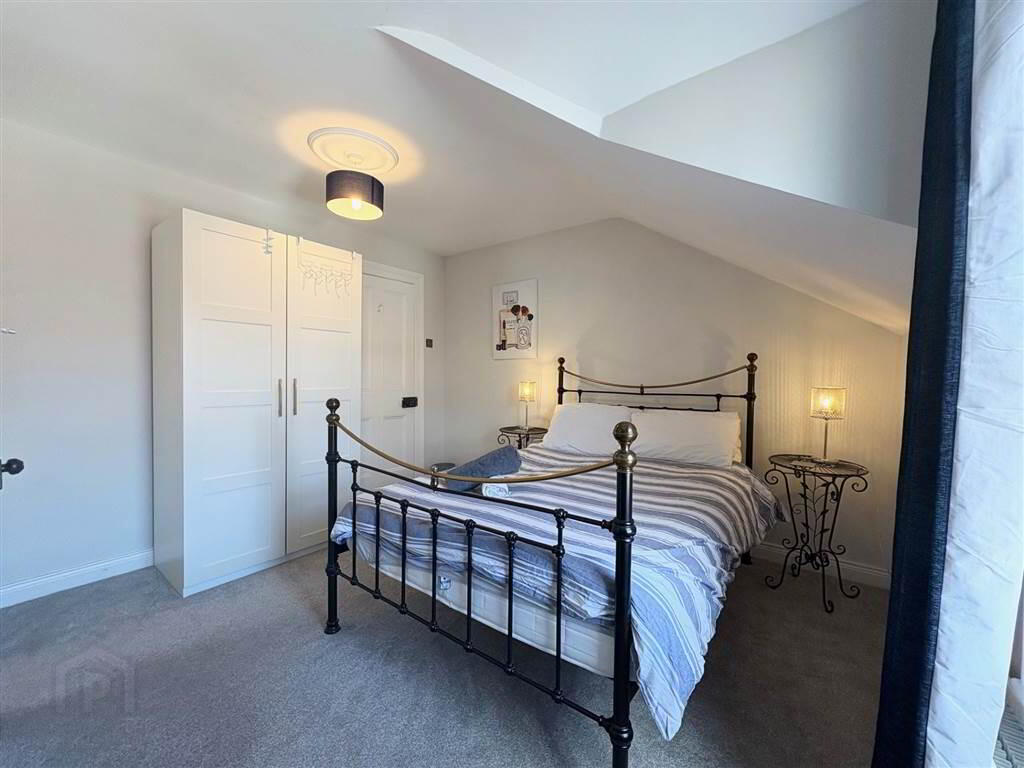 263 Ravenhill Avenue 27 of 33