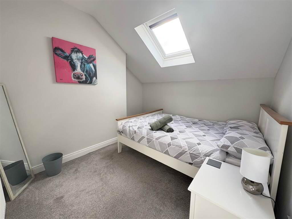 263 Ravenhill Avenue 31 of 33