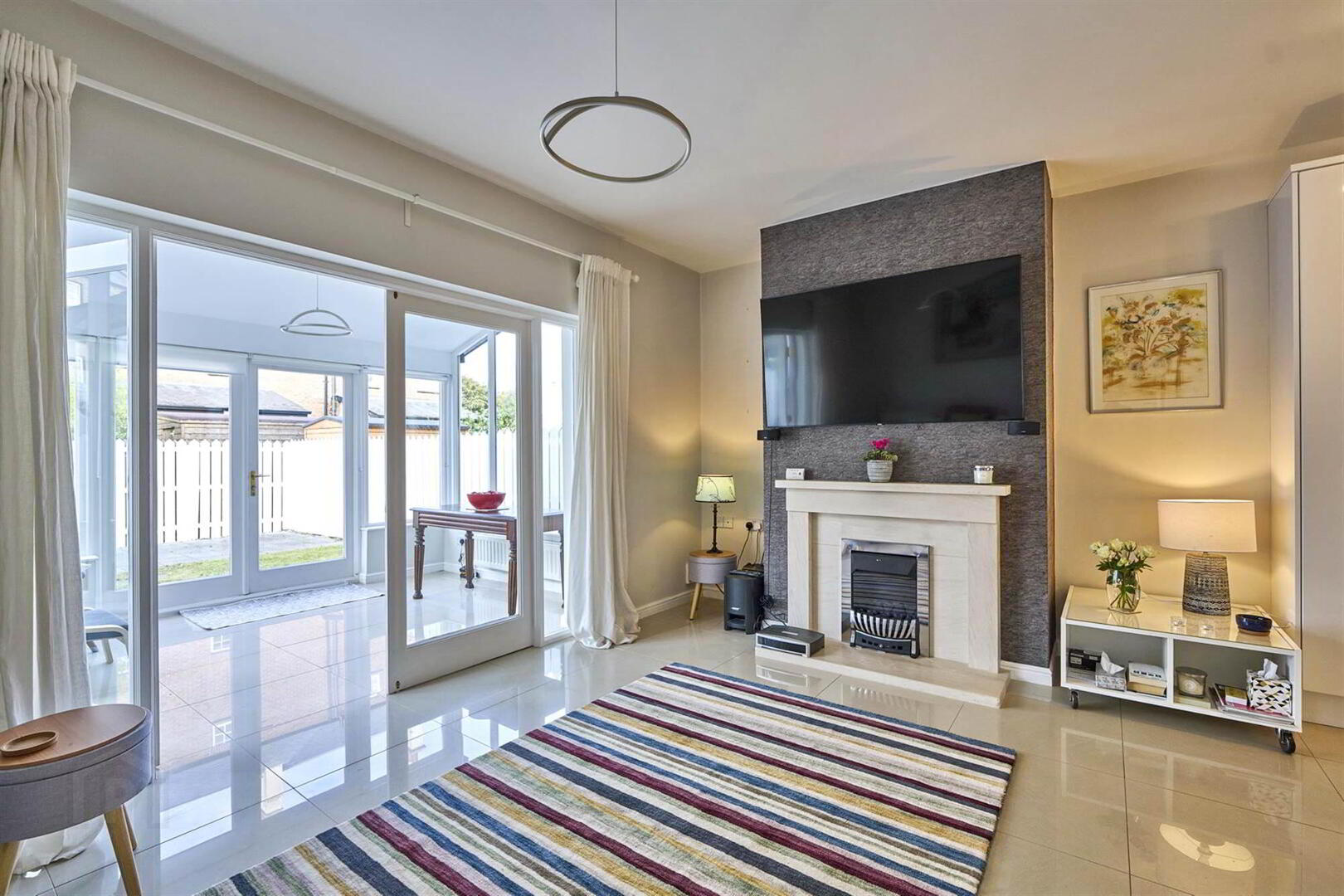8 Manor Farm Crescent 4 of 22