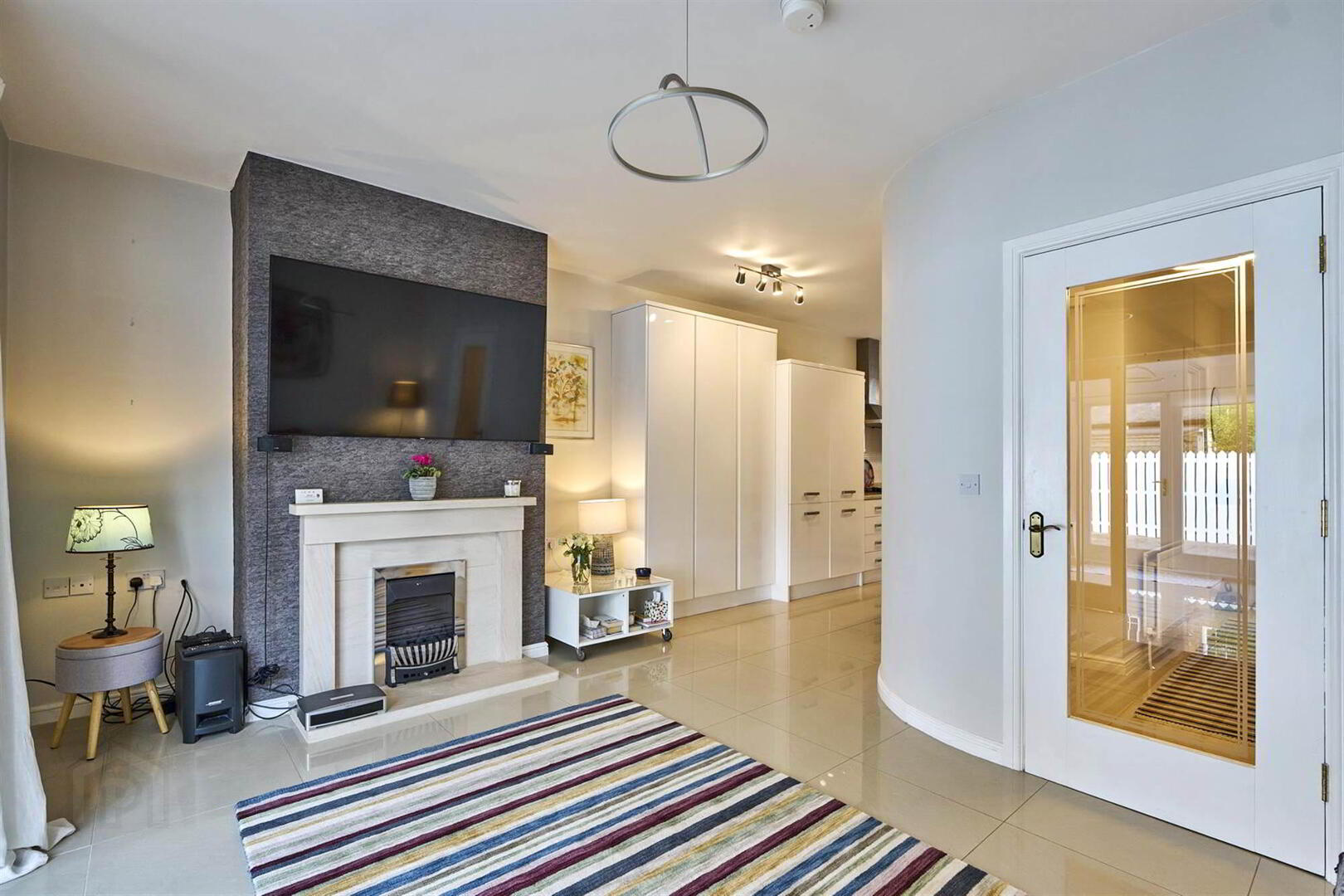 8 Manor Farm Crescent 3 of 22