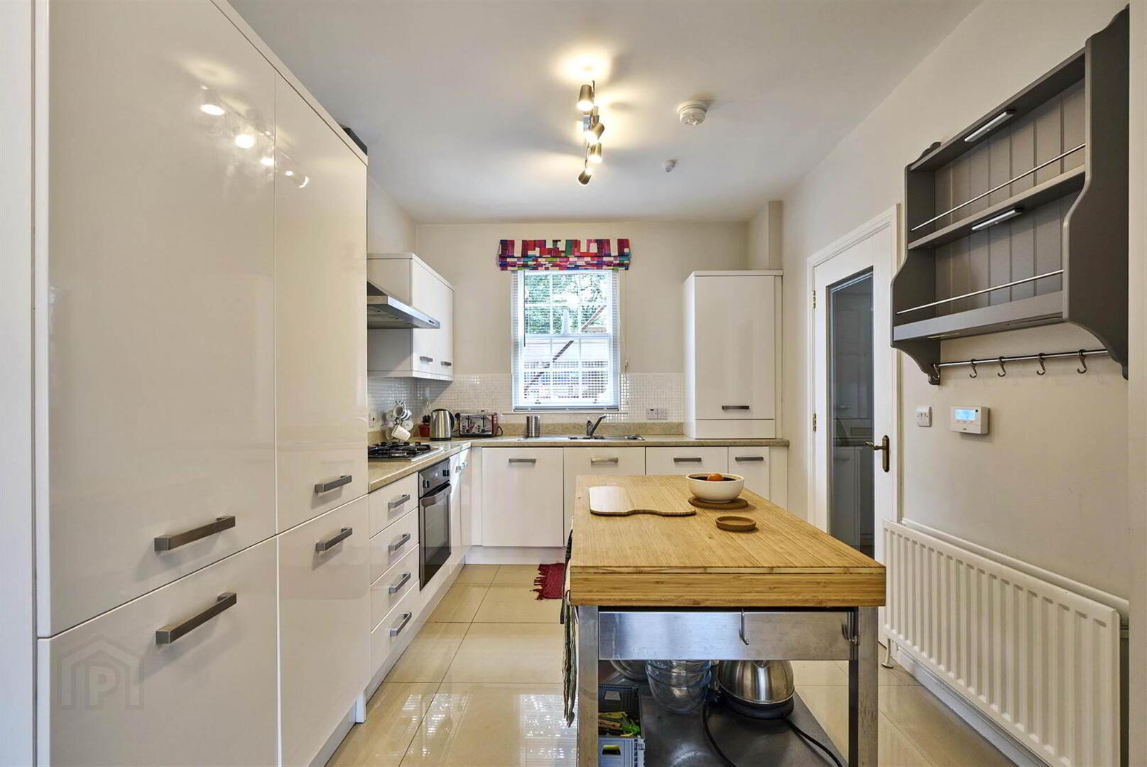 8 Manor Farm Crescent 7 of 22