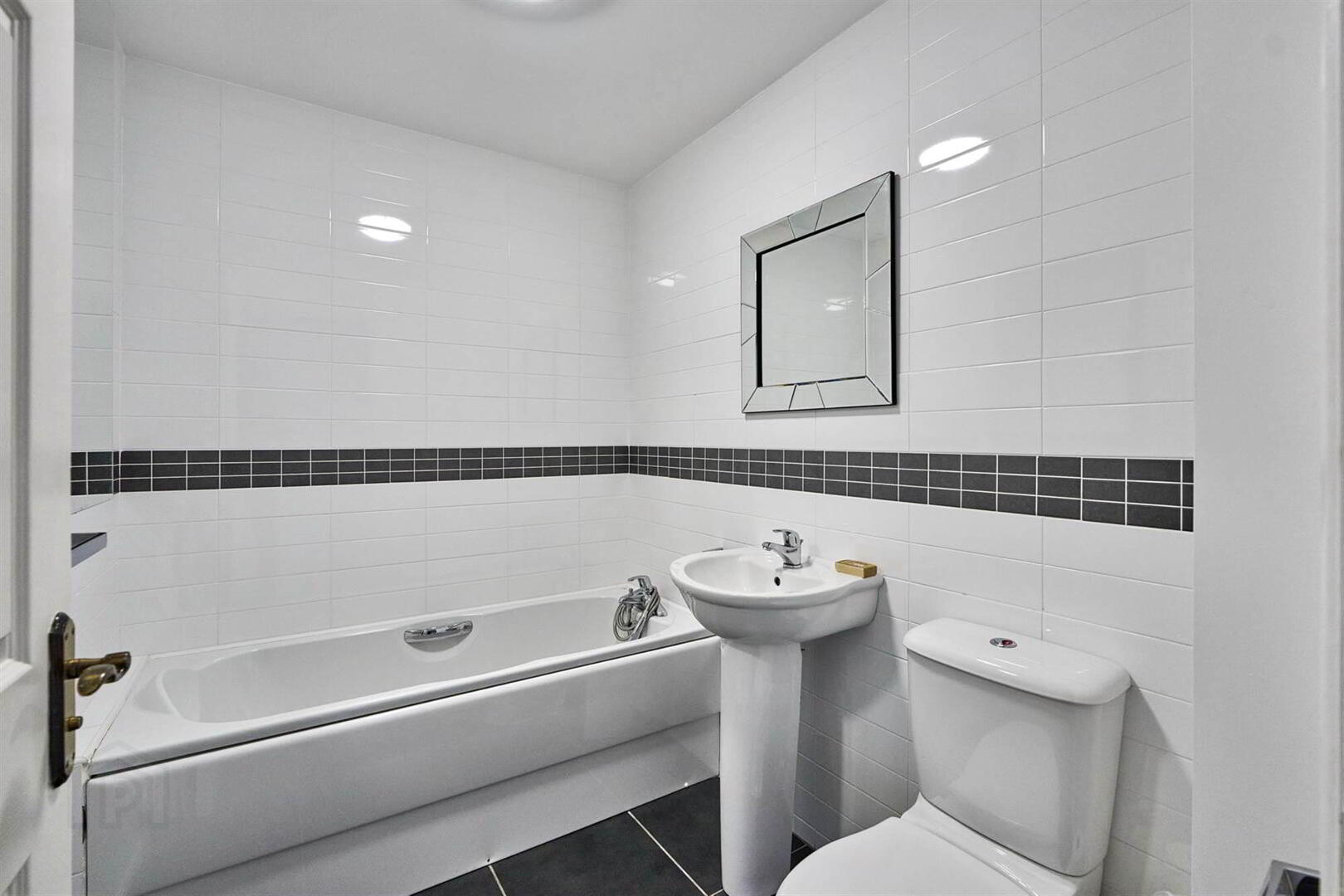 8 Manor Farm Crescent 19 of 22