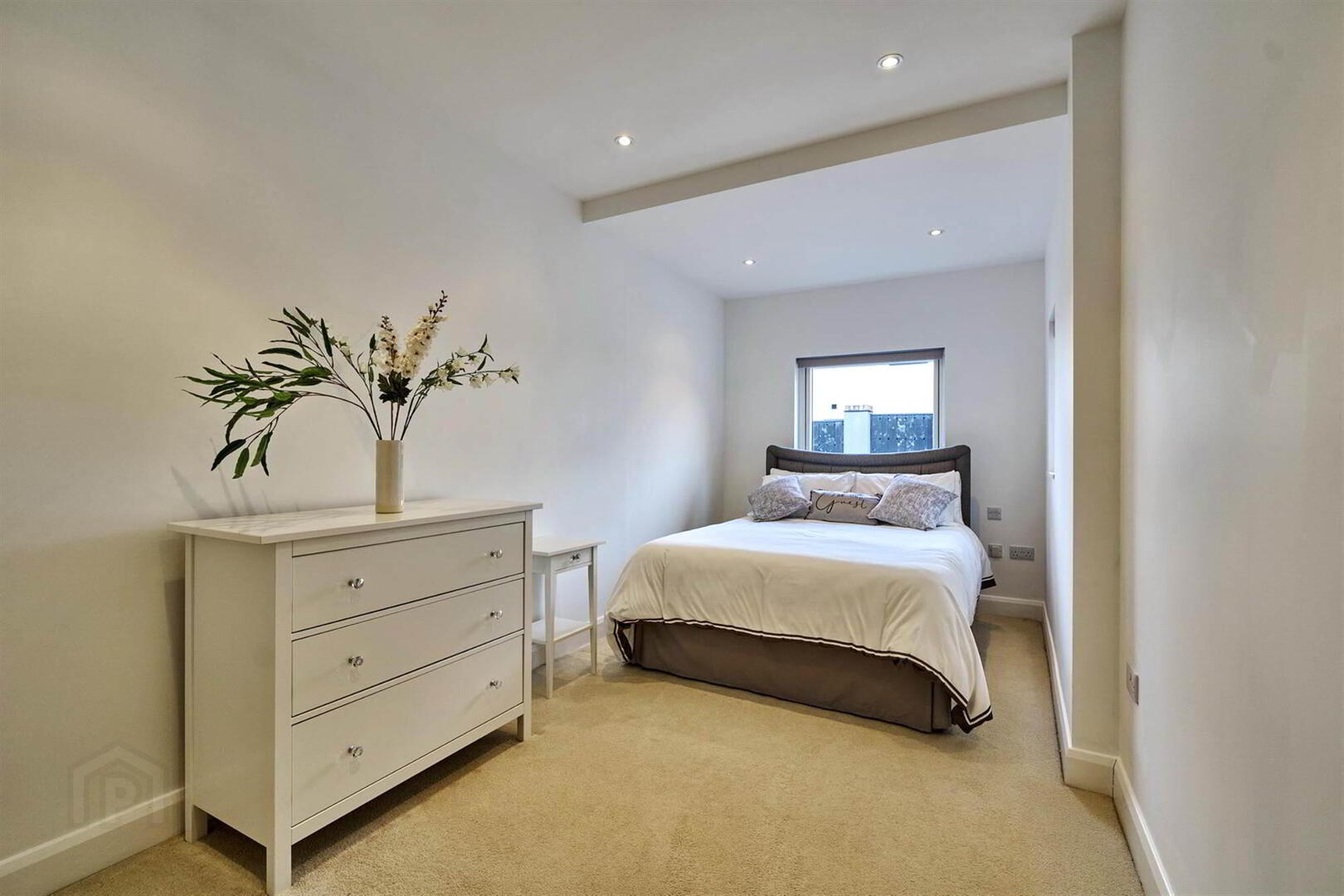 10 Maxwell Lane 8 of 47