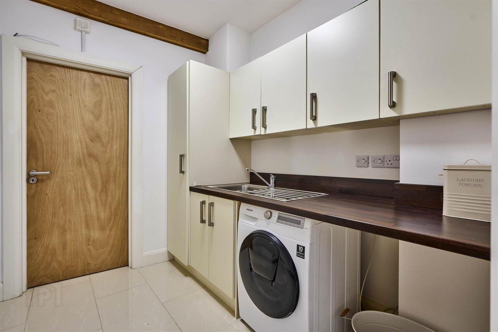 10 Maxwell Lane 6 of 47