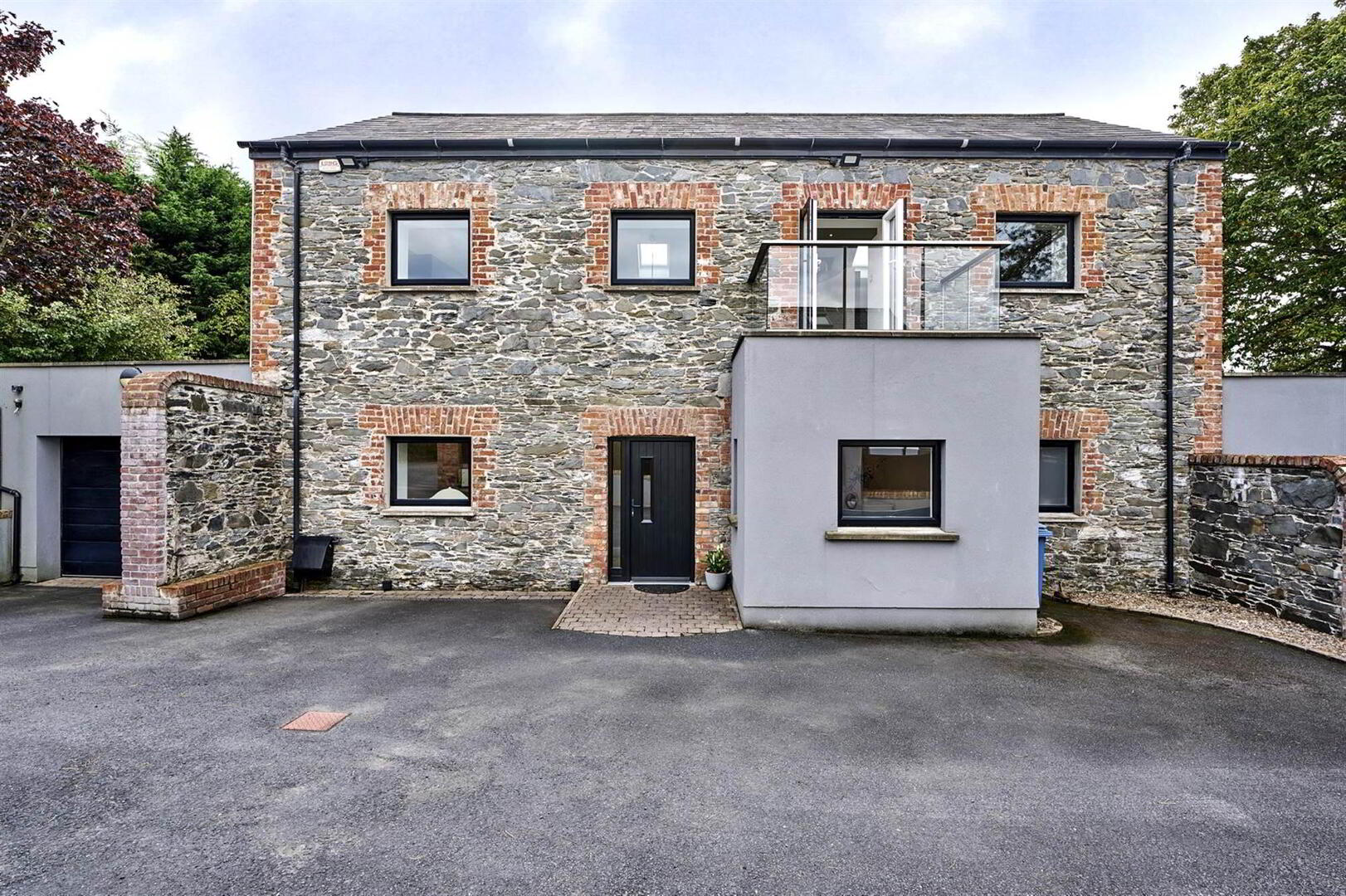 10 Maxwell Lane 2 of 47