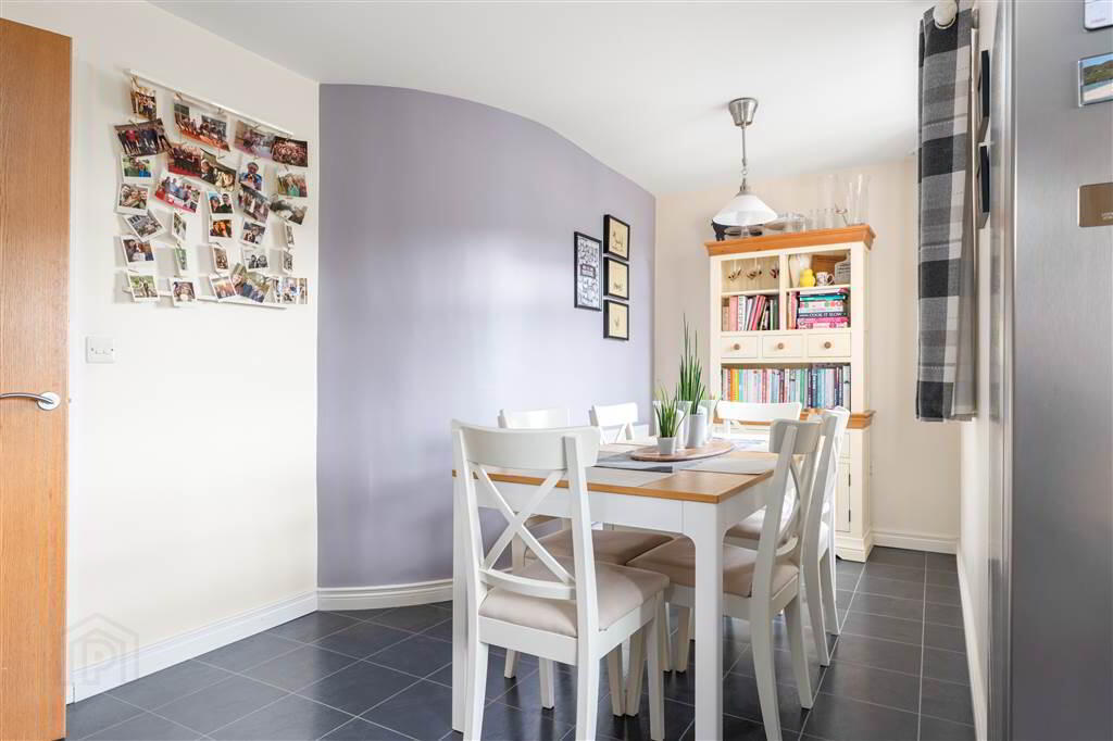 47 Trinity Mews 18 of 45