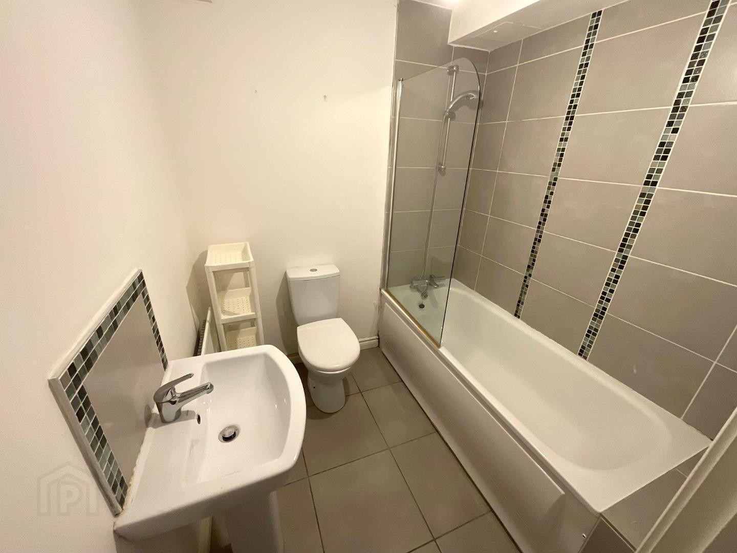 Apartment 18 2 West Circular Close 5 of 11