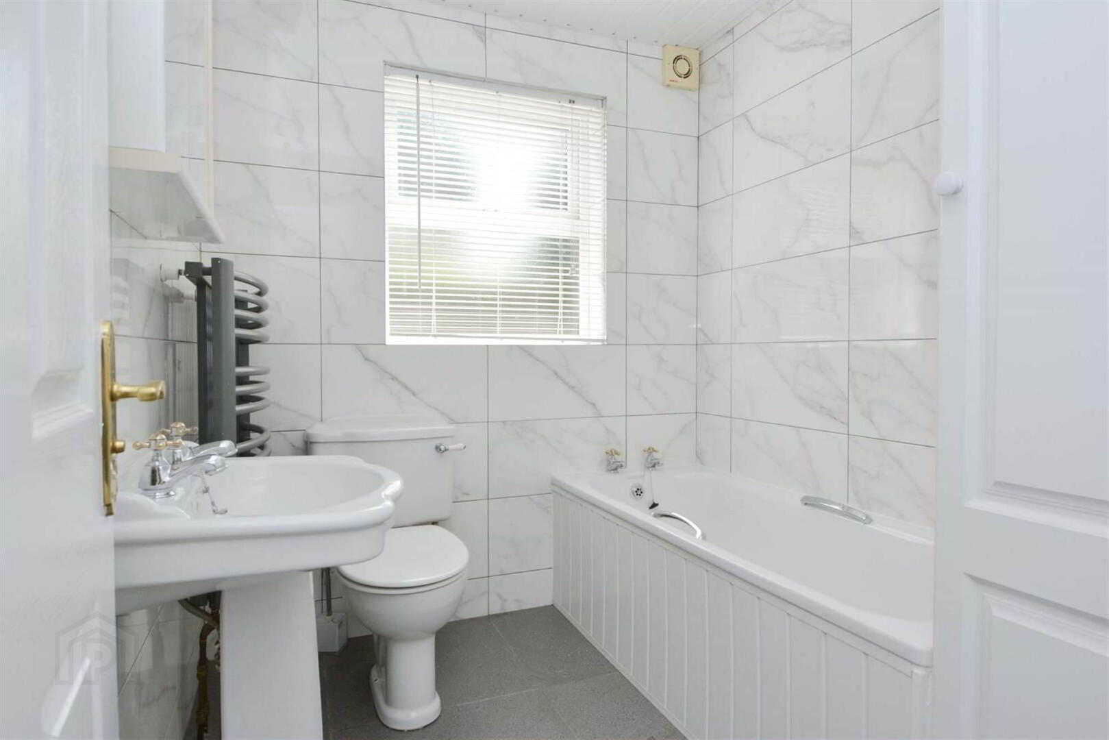 Apt 3, 44 Cyprus Avenue 10 of 11
