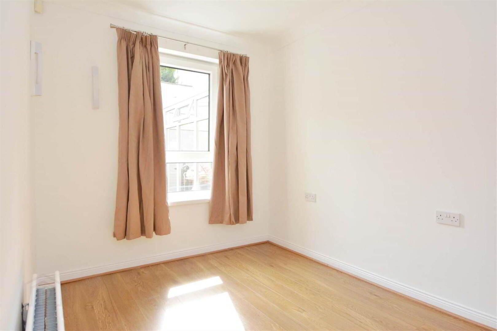 Apt 3, 44 Cyprus Avenue 8 of 11