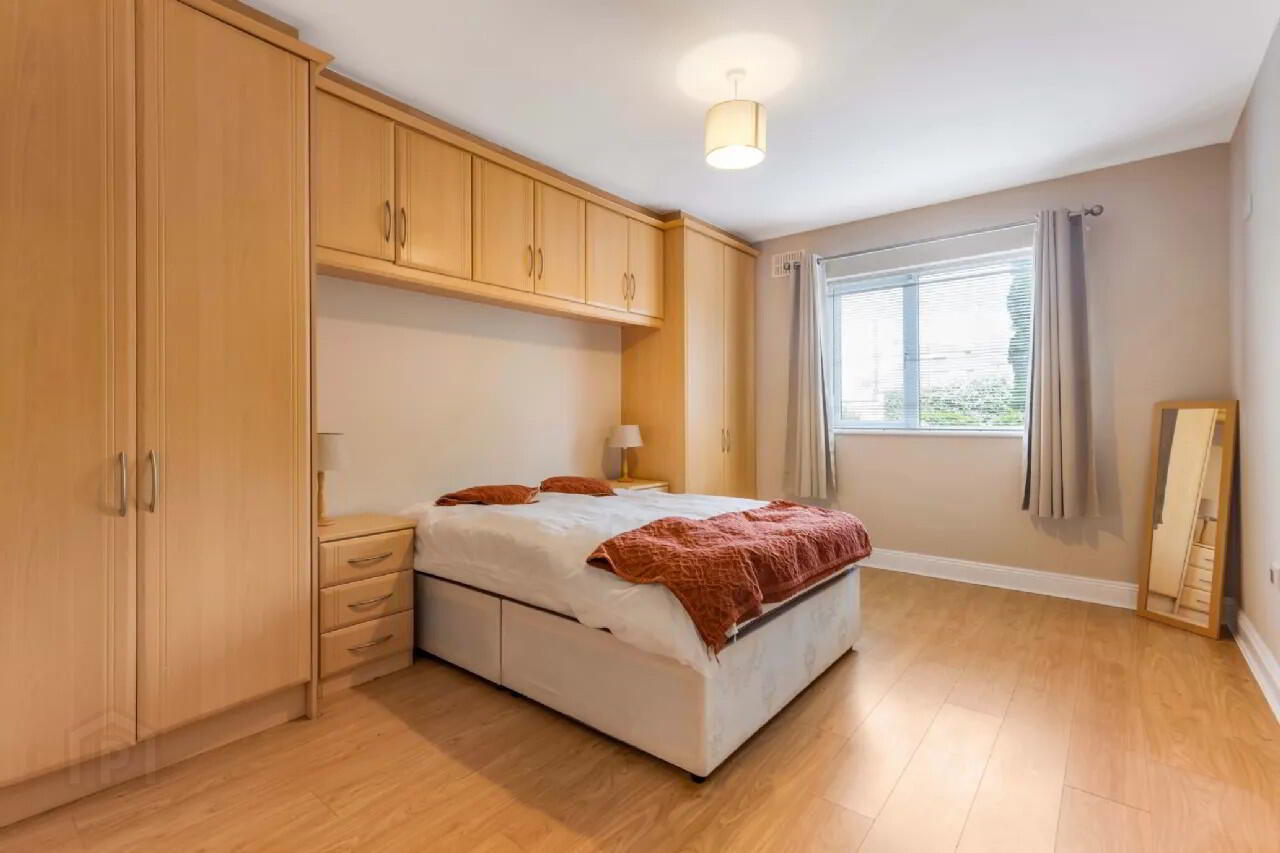 2 Effernock Mews 13 of 26