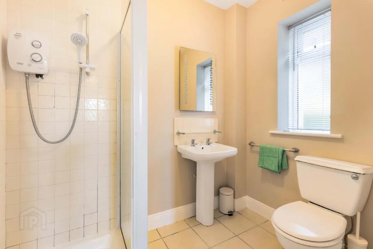 2 Effernock Mews 18 of 26