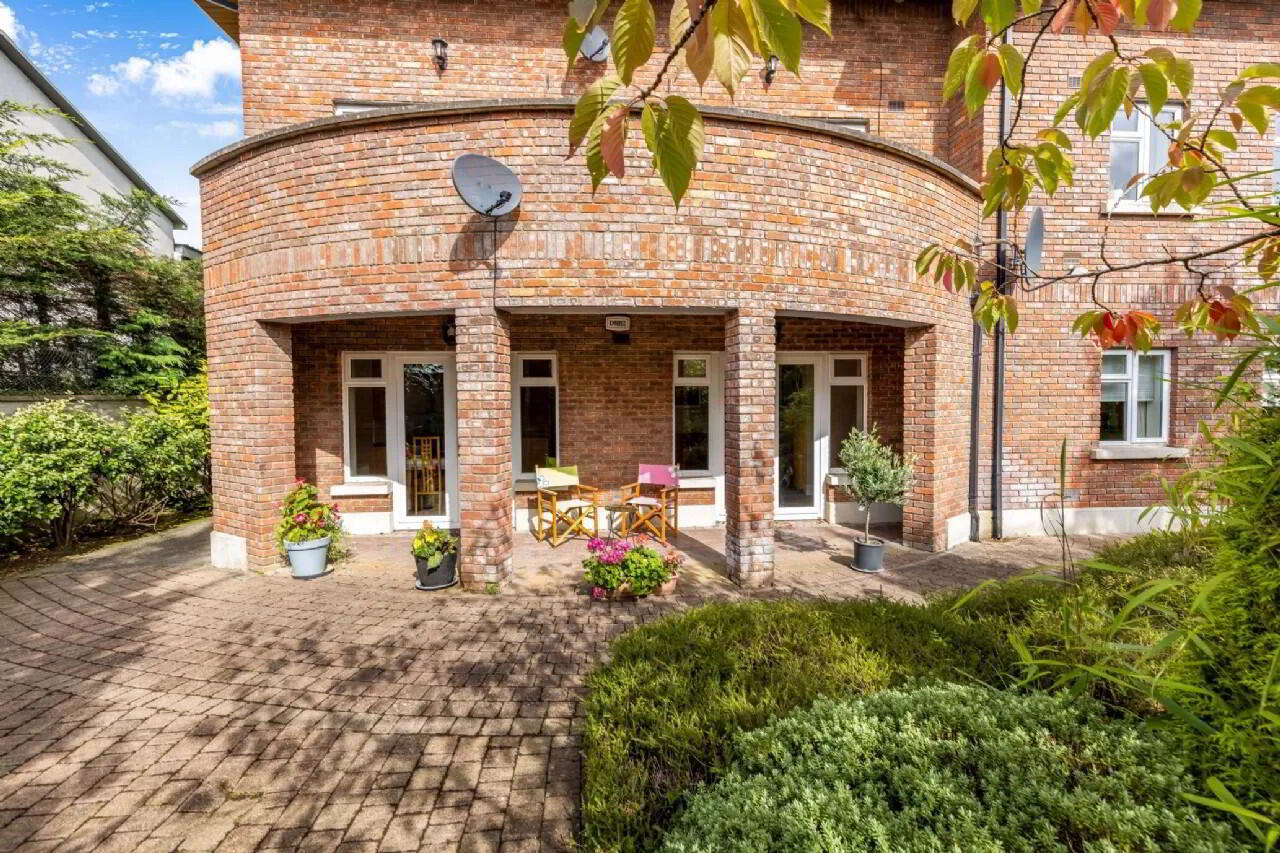 2 Effernock Mews 19 of 26