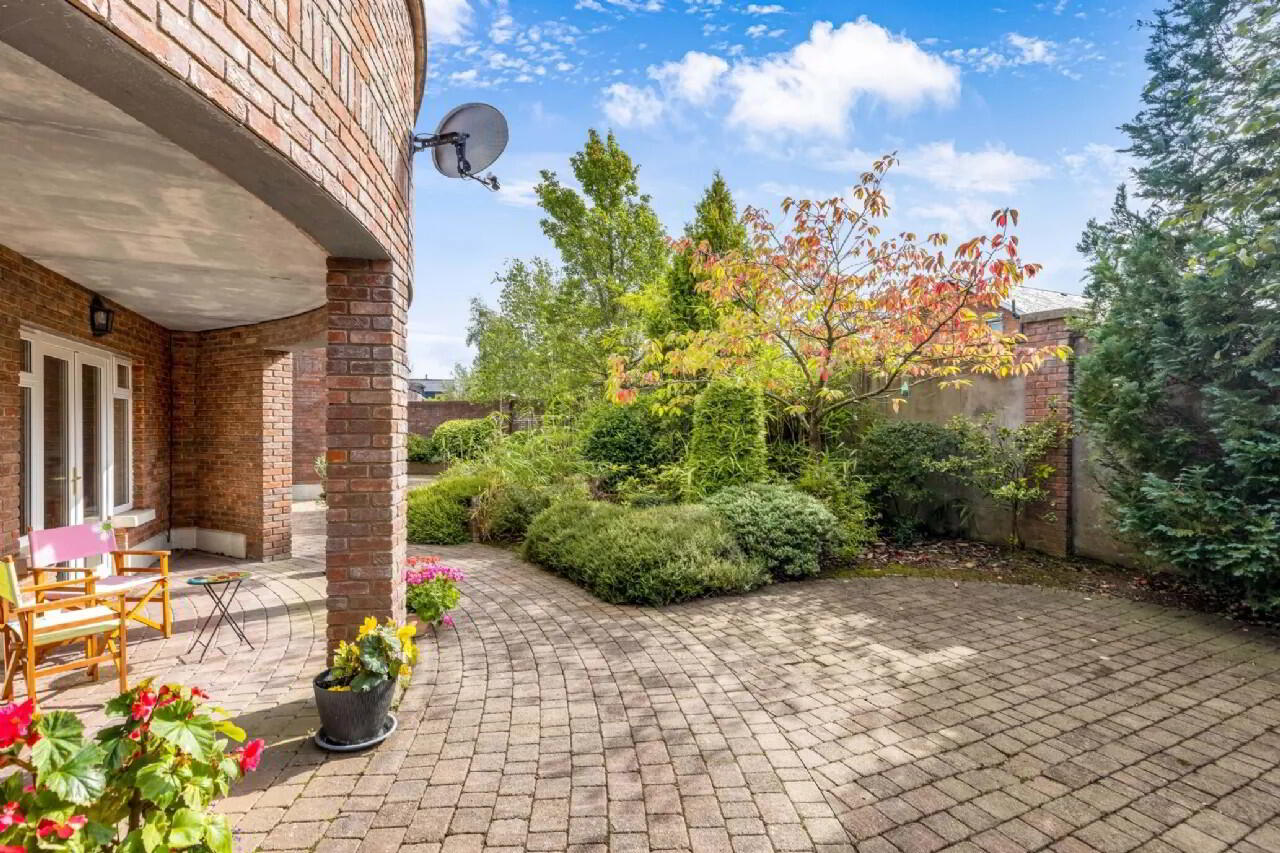 2 Effernock Mews 23 of 26