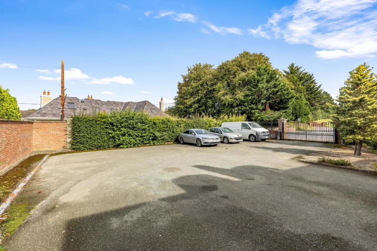 2 Effernock Mews 24 of 26