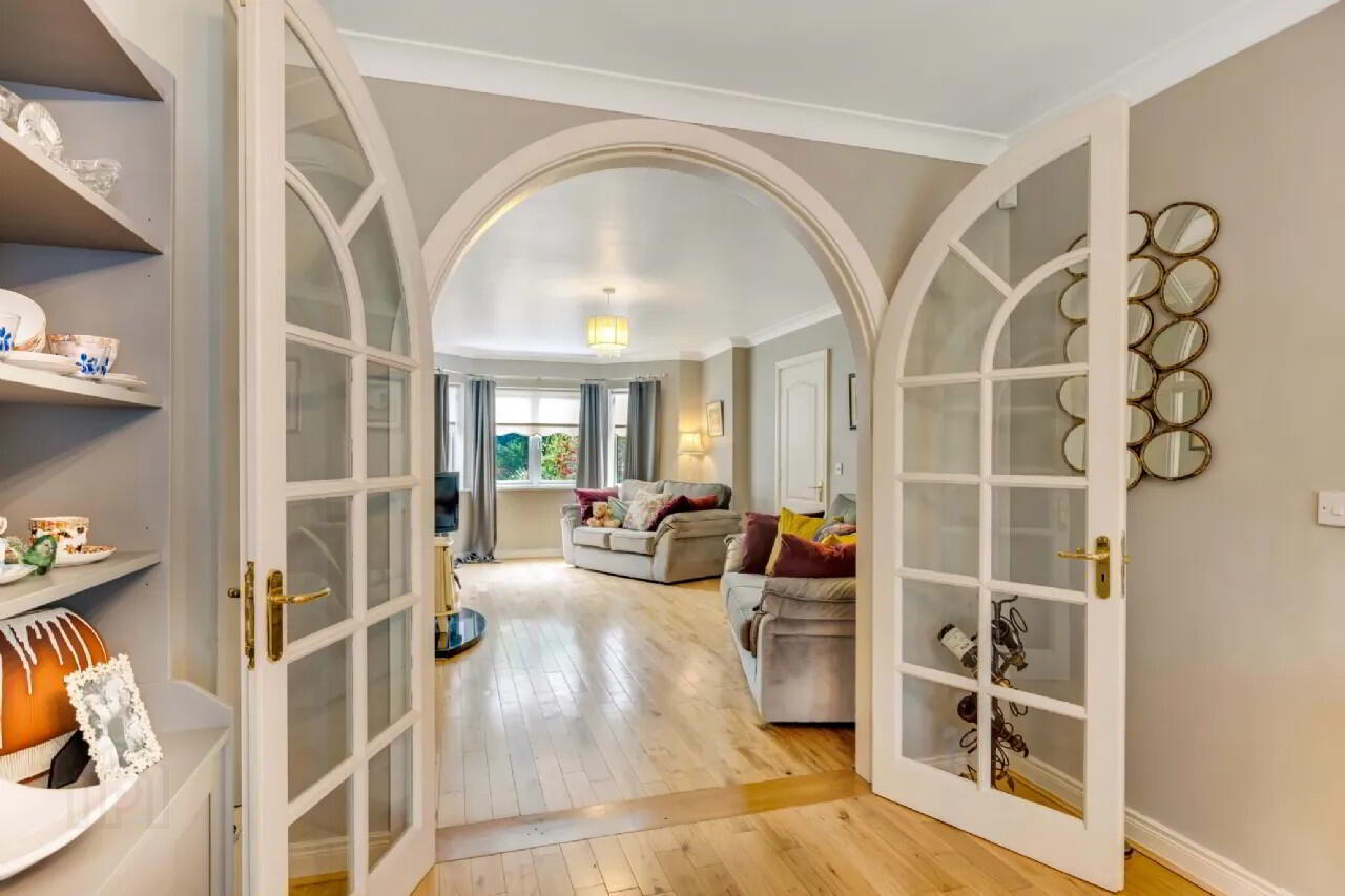 13 Priory Gate 8 of 37