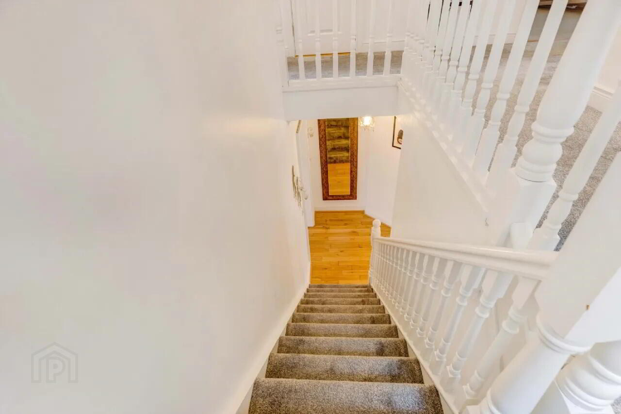 13 Priory Gate 18 of 37