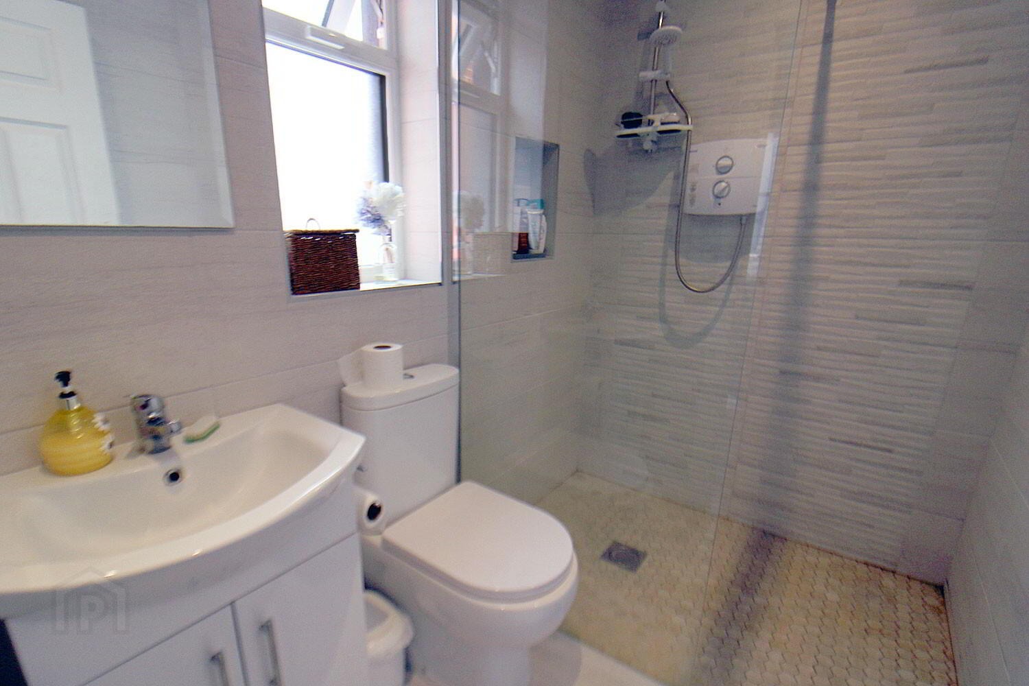 3 Priorland Grove 11 of 21