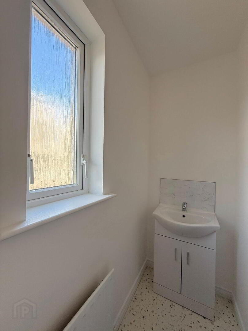 6 Drumvale Avenue 19 of 44