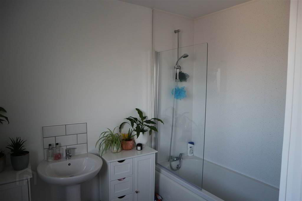 Apt 5, 4 Park Avenue Heights 8 of 12