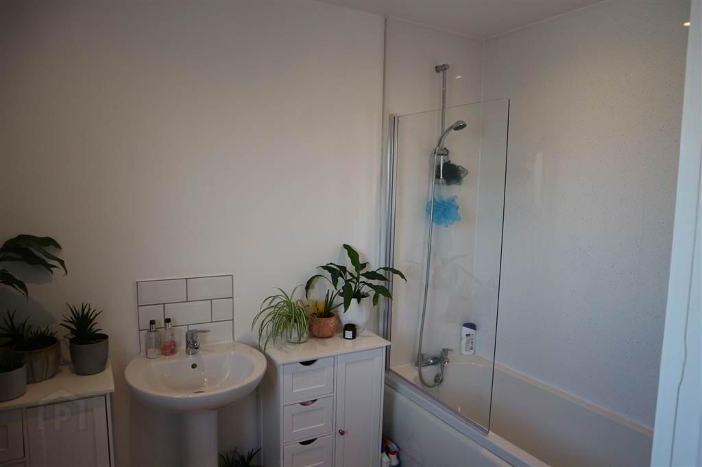 Apt 5, 4 Park Avenue Heights 10 of 12