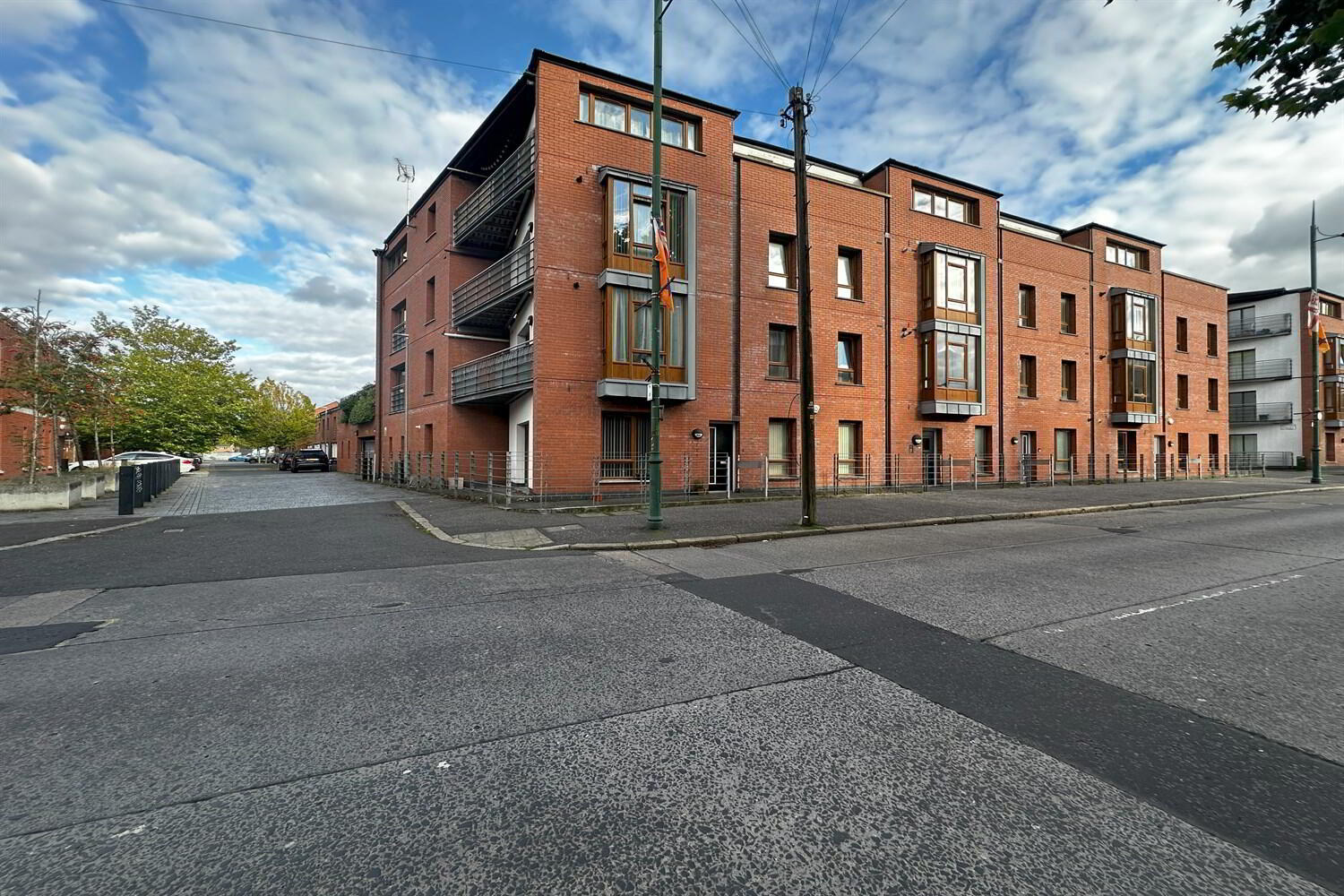 Apartment 14 112 Templemore Avenue 3 of 6