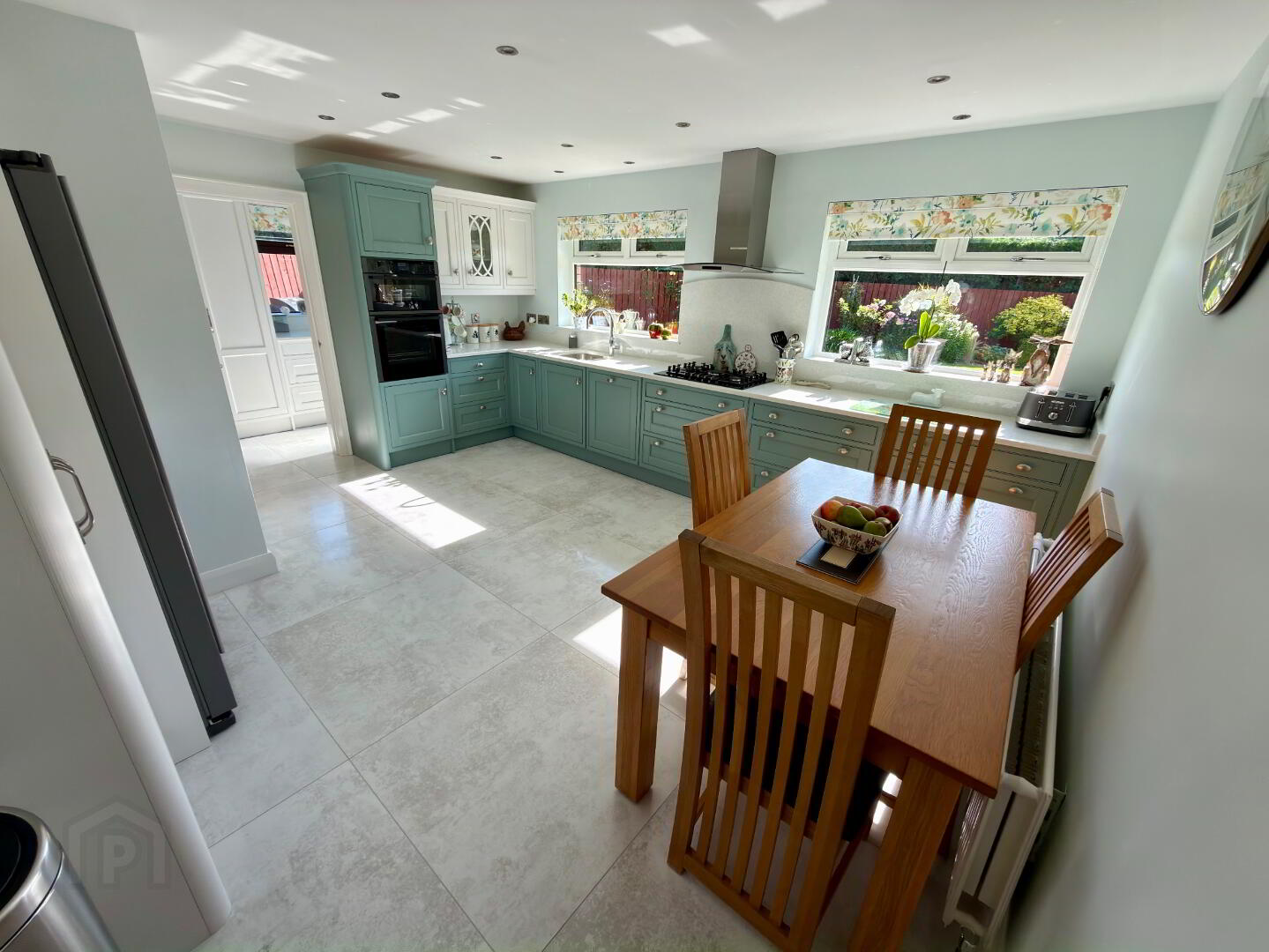 142 Abbeydale 5 of 26