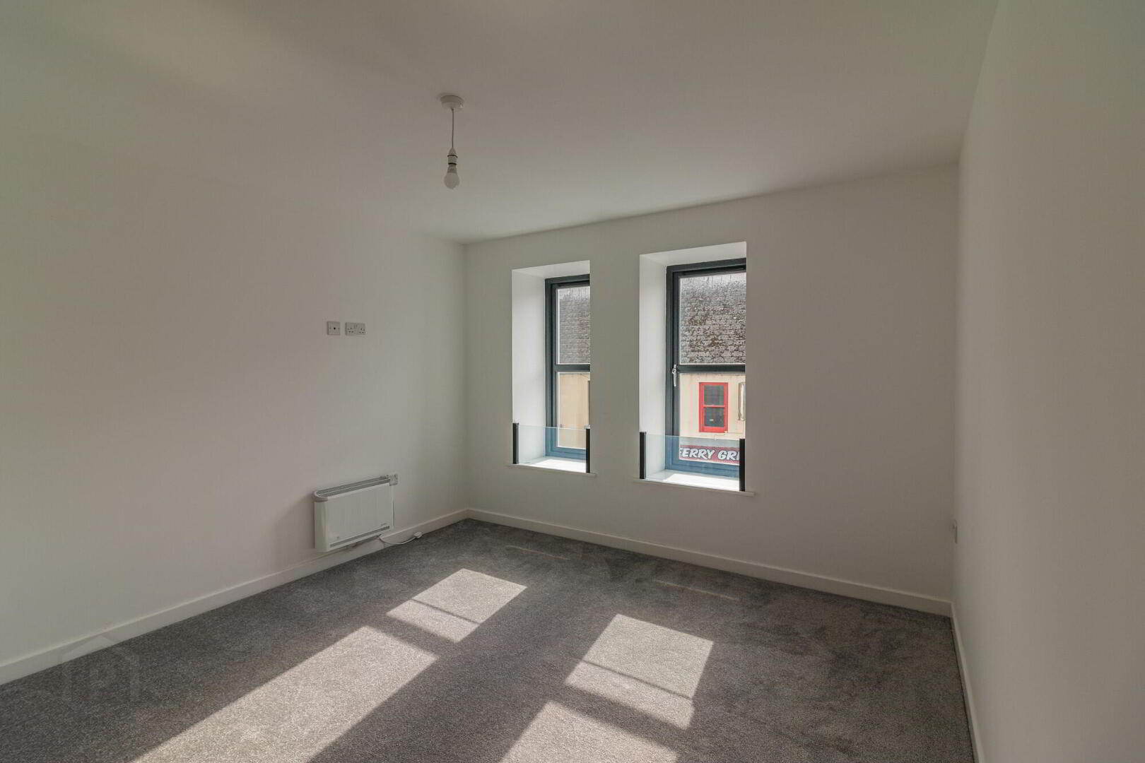 Apt 2, High Street 6 of 8