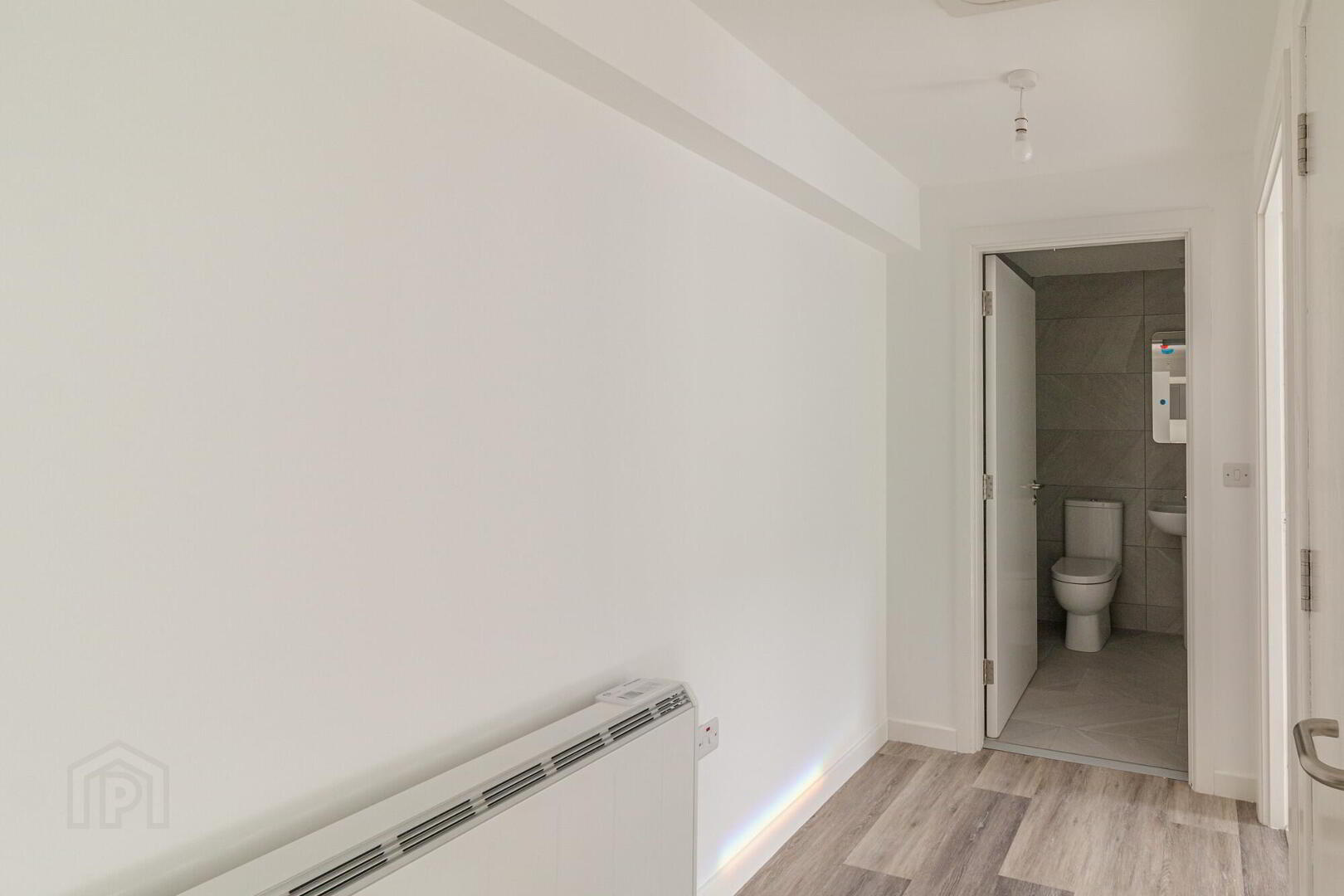 Apt 2, High Street 8 of 8