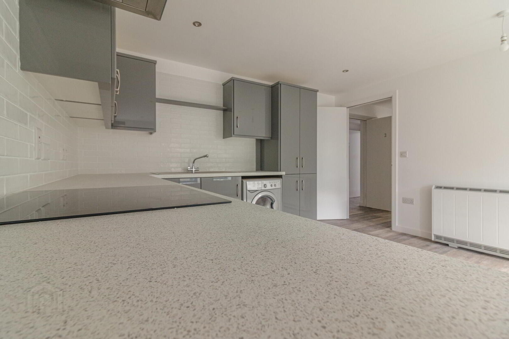 Apt 2, High Street 4 of 8