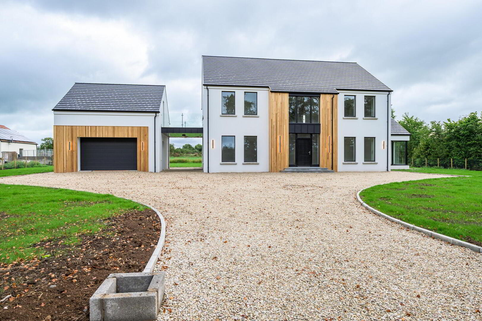 Brand New Detached House With Garage 2 of 33
