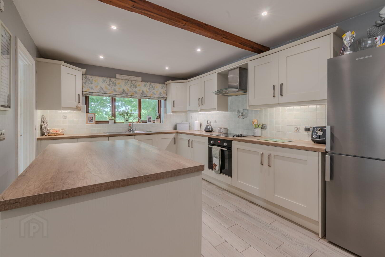 14 Maxwells Road 8 of 38