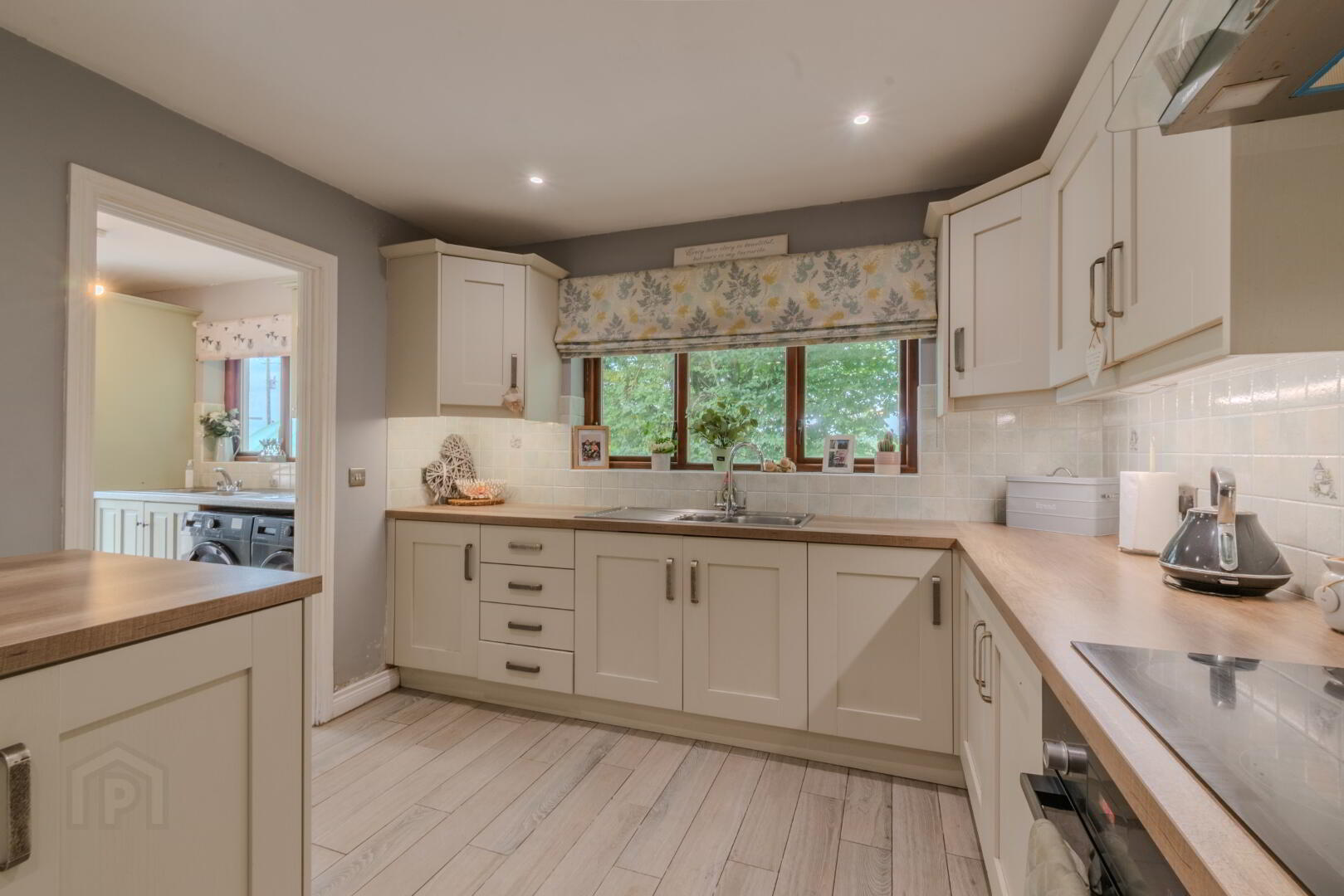 14 Maxwells Road 9 of 38