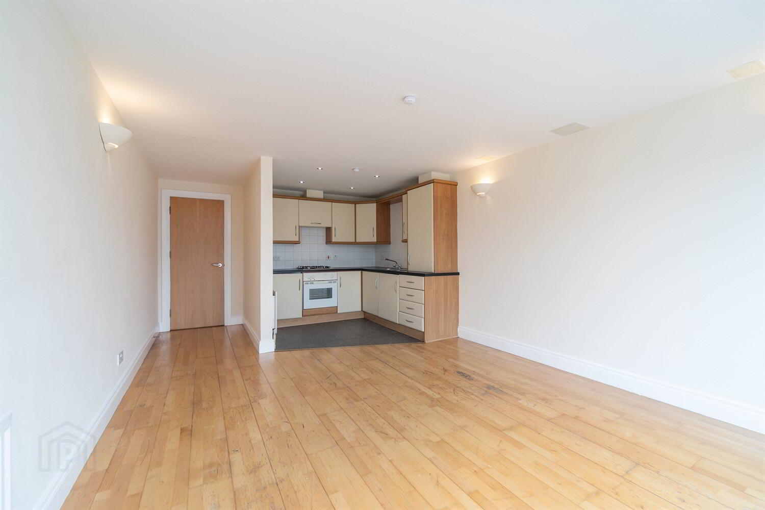 Apt 9, Lesley Plaza 4 of 10