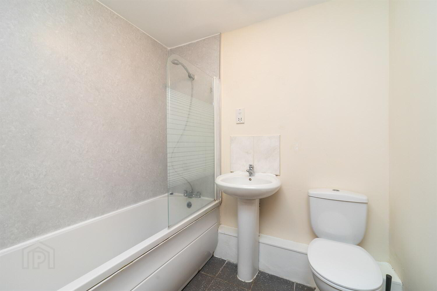 Apt 9, Lesley Plaza 8 of 10