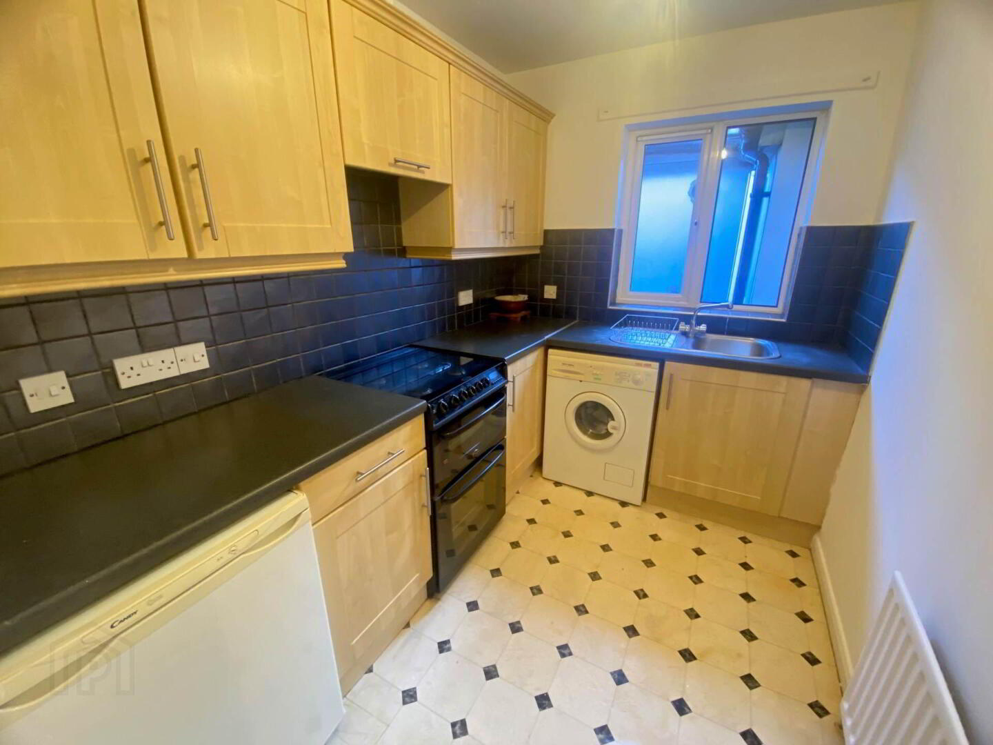 23b Clandeboye Road 3 of 8