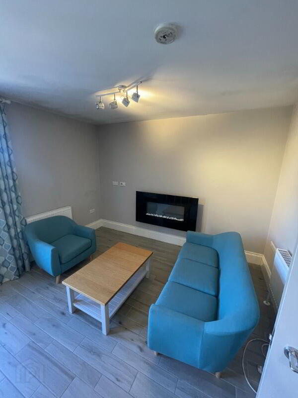 Apt 3, 34 Wellington Park 4 of 13