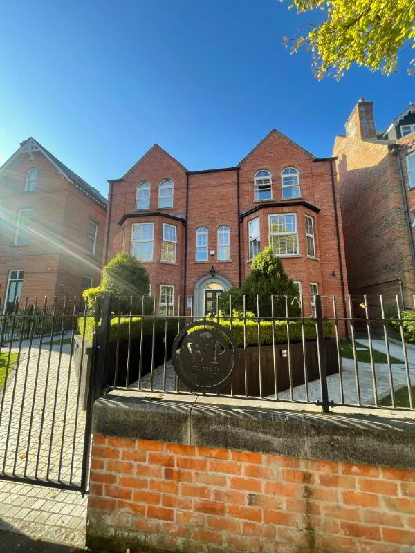 Apt 3, 34 Wellington Park 1 of 13