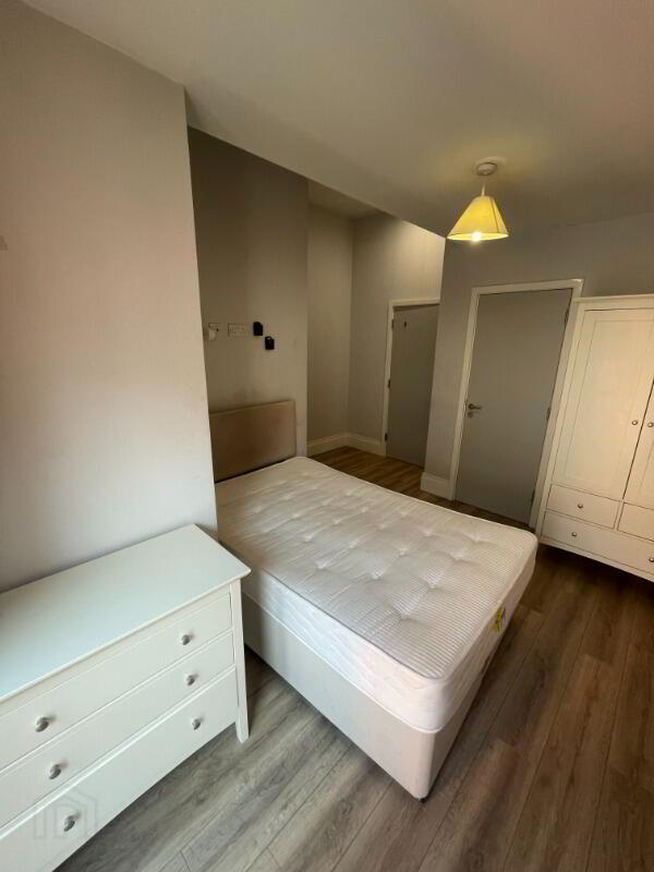 Apt 3, 34 Wellington Park 8 of 13