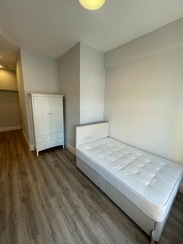 Apt 3, 34 Wellington Park 11 of 13