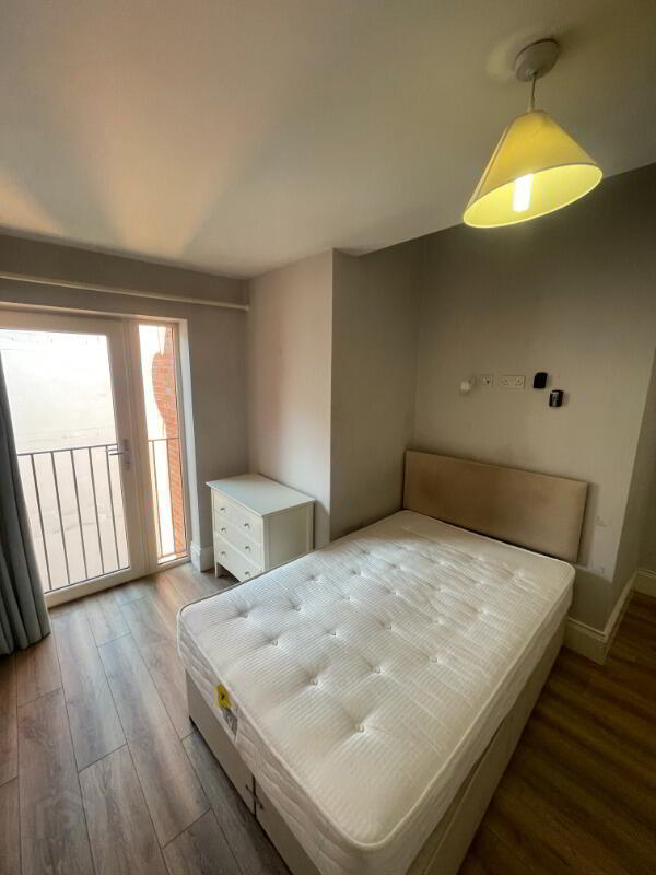 Apt 3, 34 Wellington Park 9 of 13