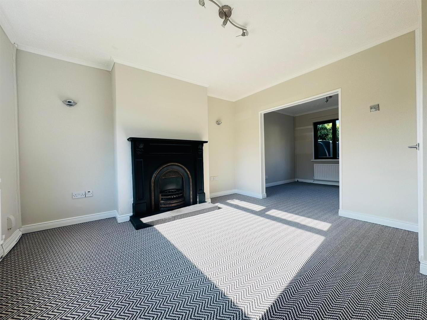 42 Queens Avenue 3 of 15