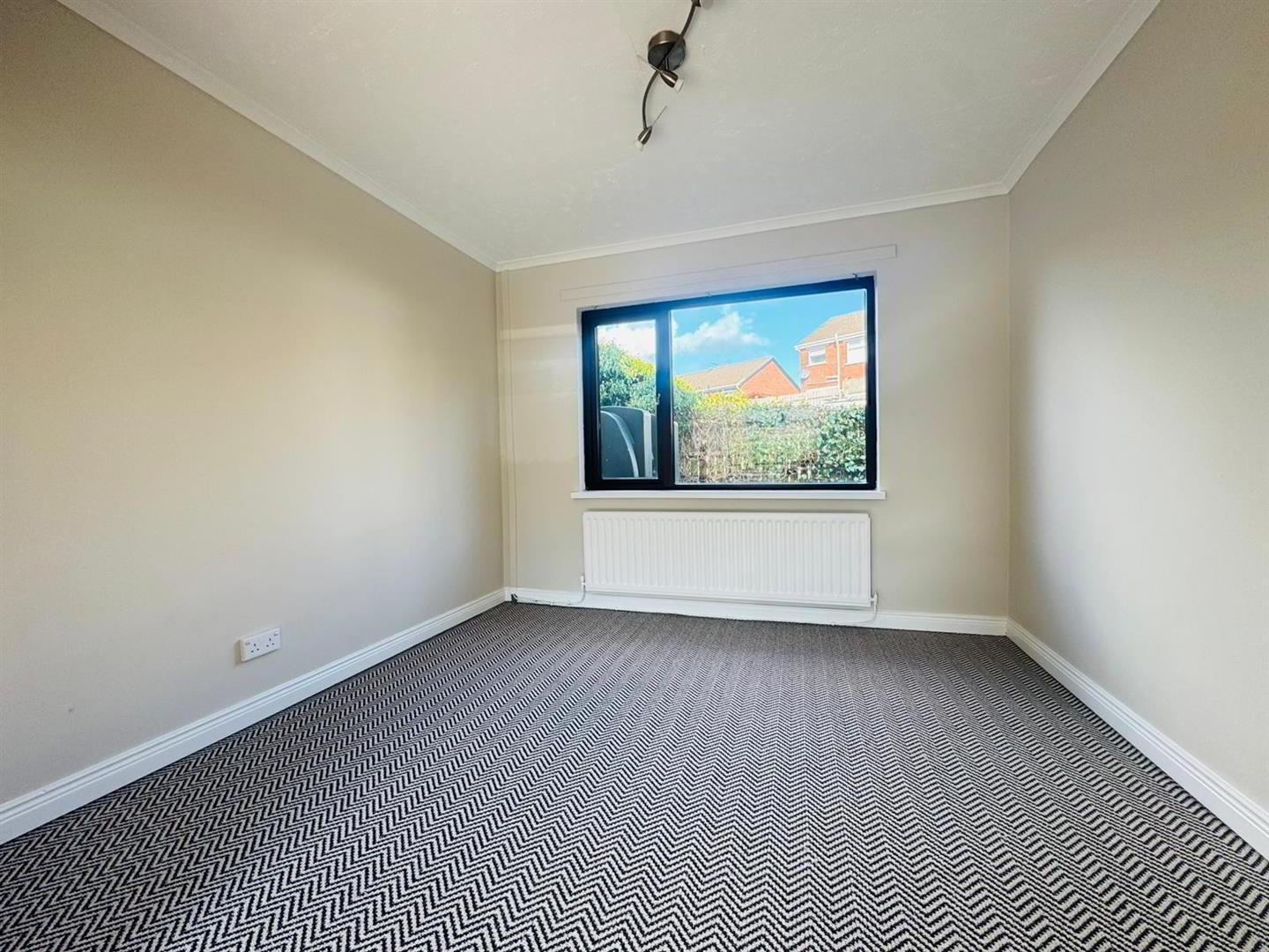 42 Queens Avenue 5 of 15