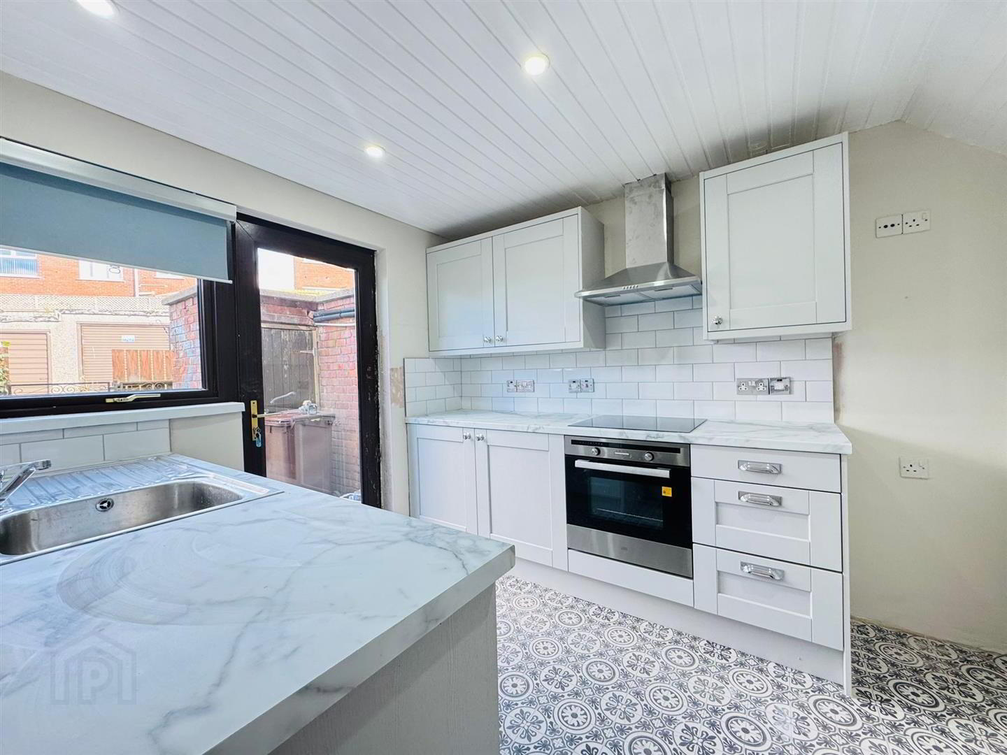 42 Queens Avenue 8 of 15