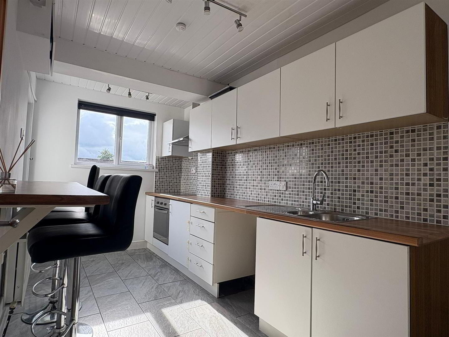 20 Coronation Crescent 5 of 14