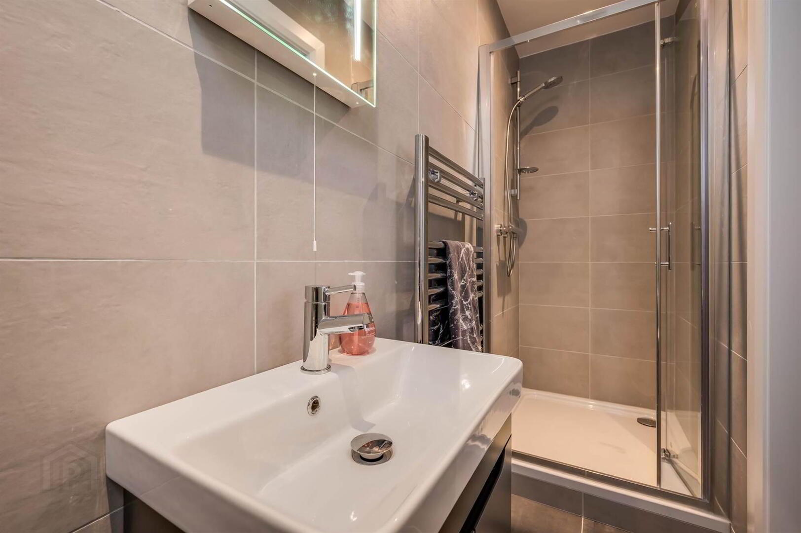 4b Annadale Avenue 11 of 13