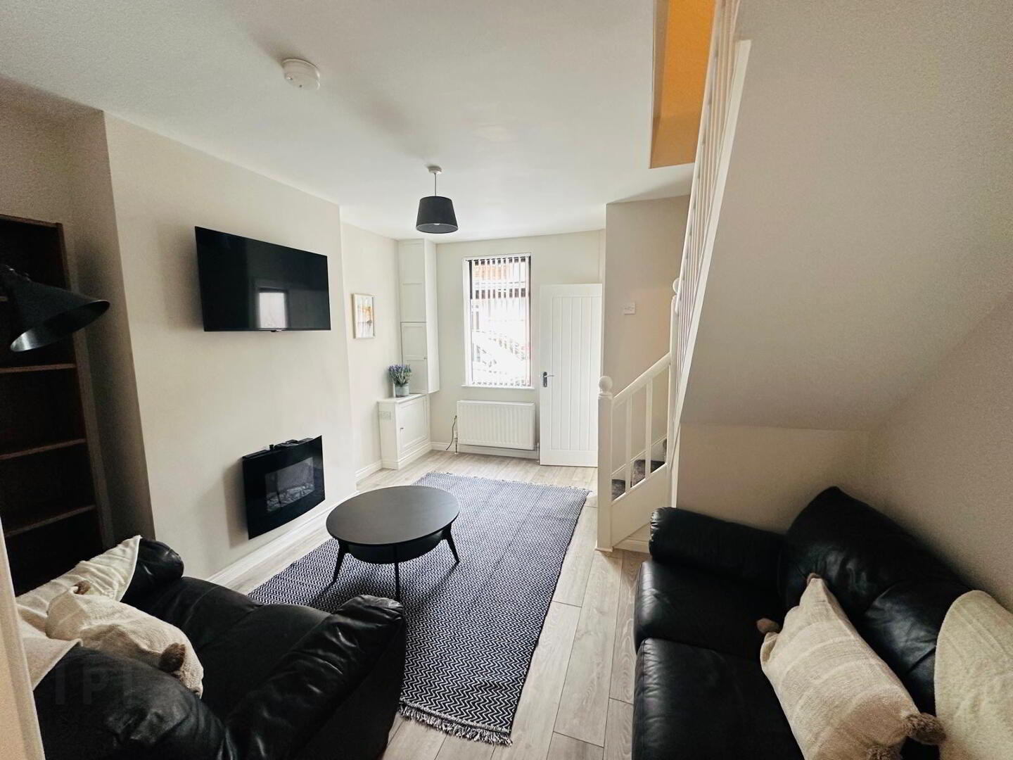 43 Glenvarlock Street 2 of 9