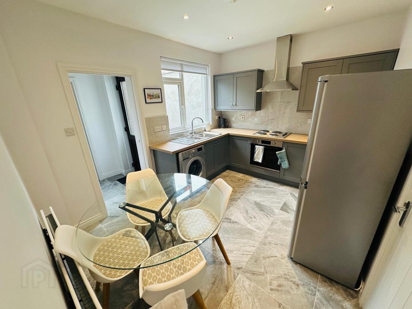 43 Glenvarlock Street 3 of 9